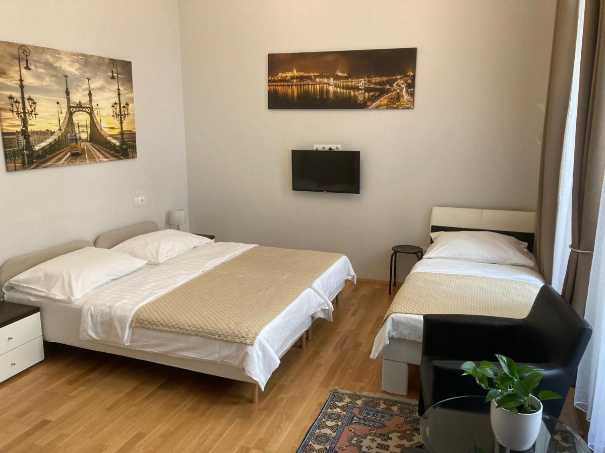 Large Twin Room,691496706:JPEG