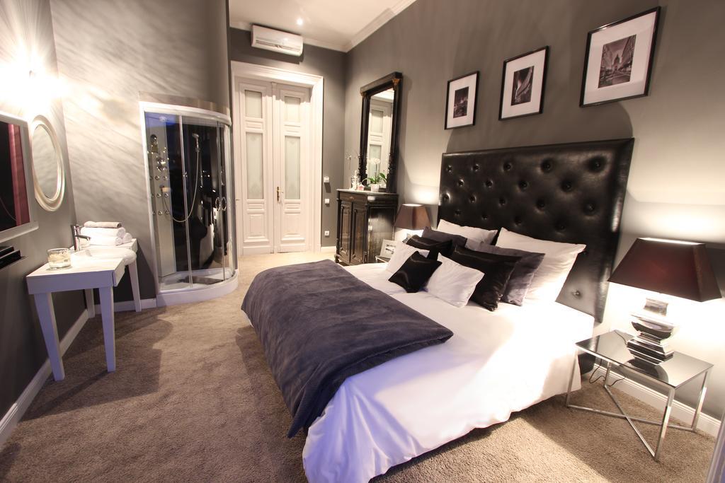 Deluxe King Room with River View,203035033:JPEG