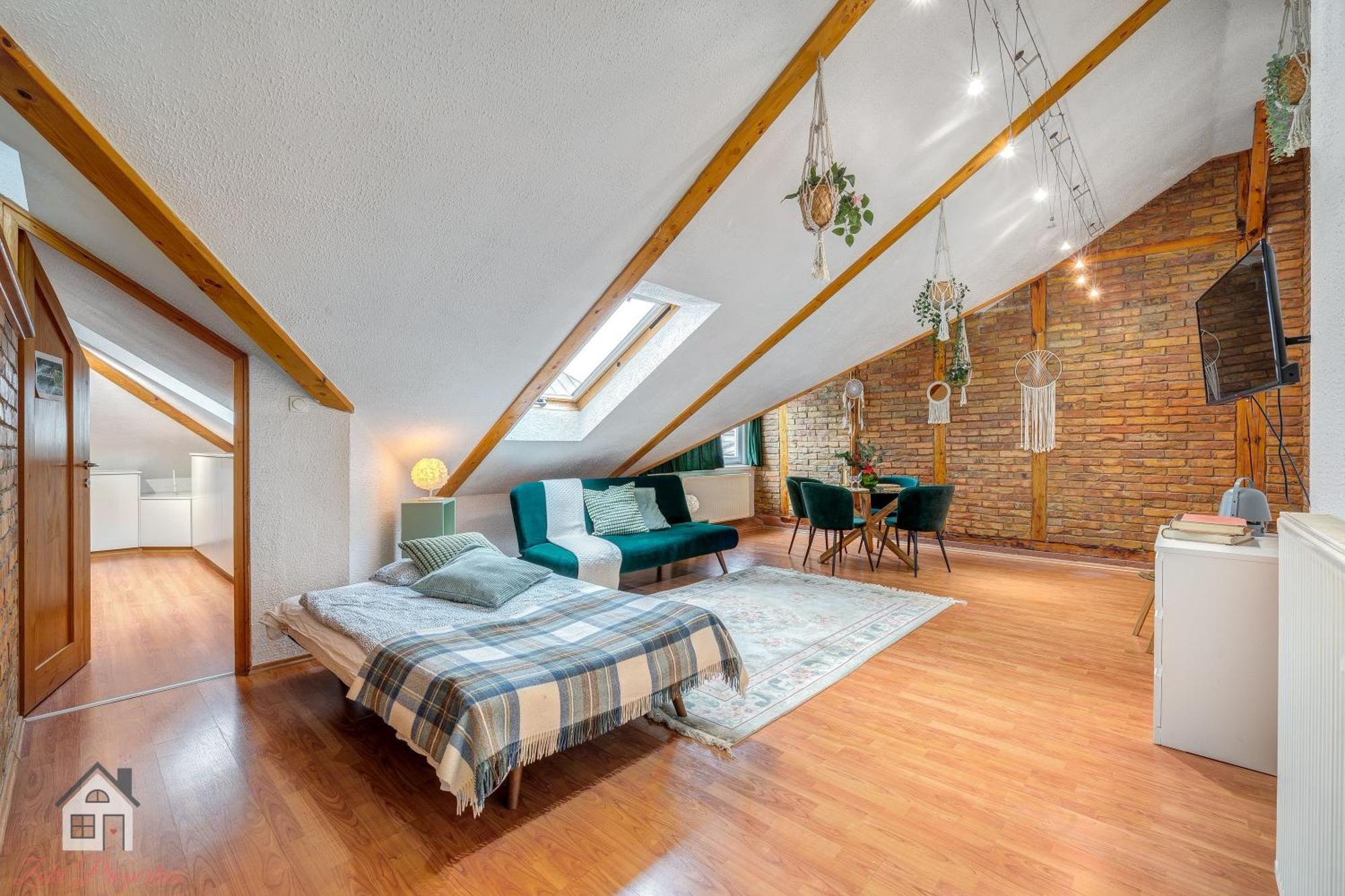 One-Bedroom Emerald