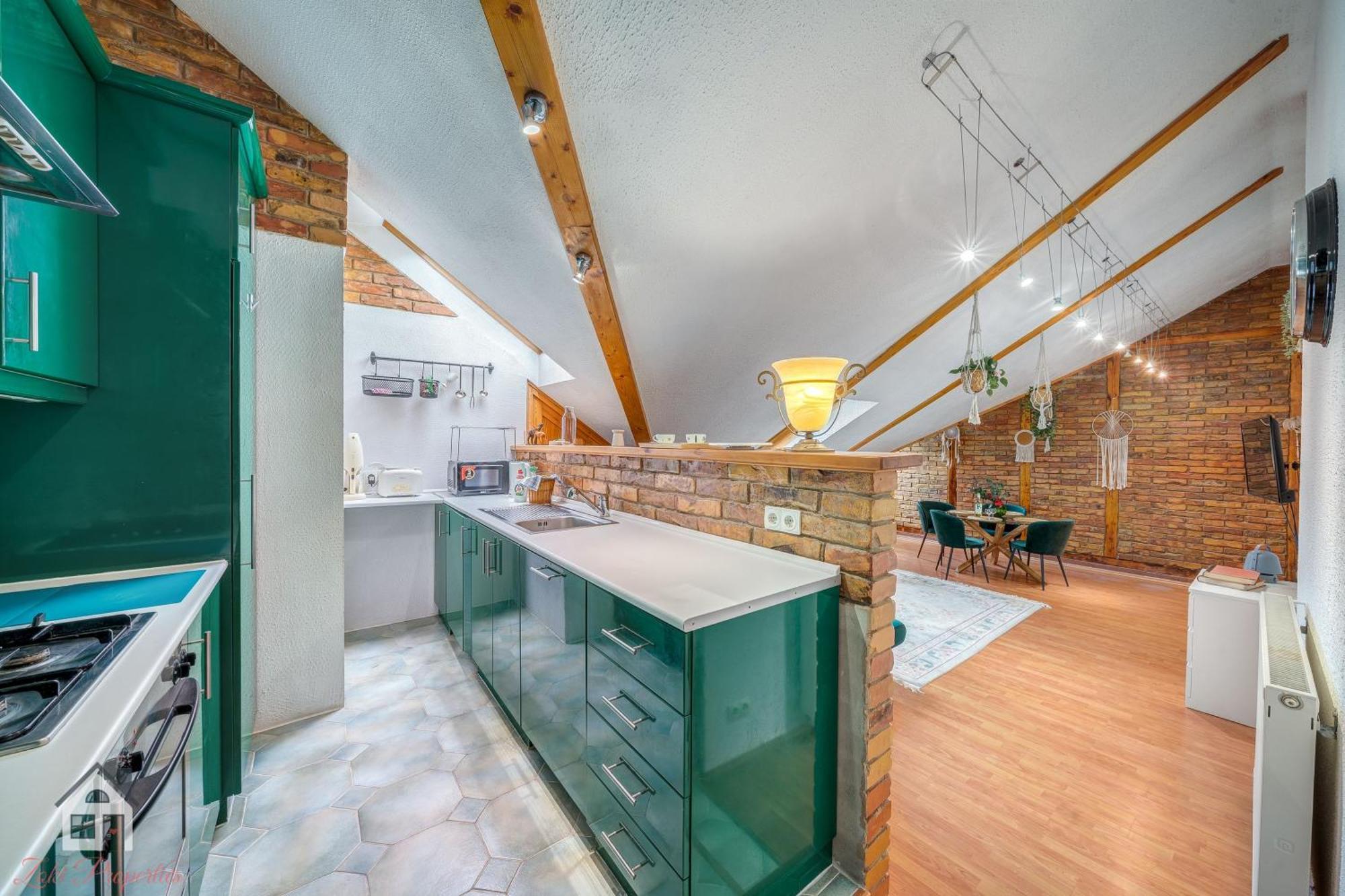 One-Bedroom Emerald