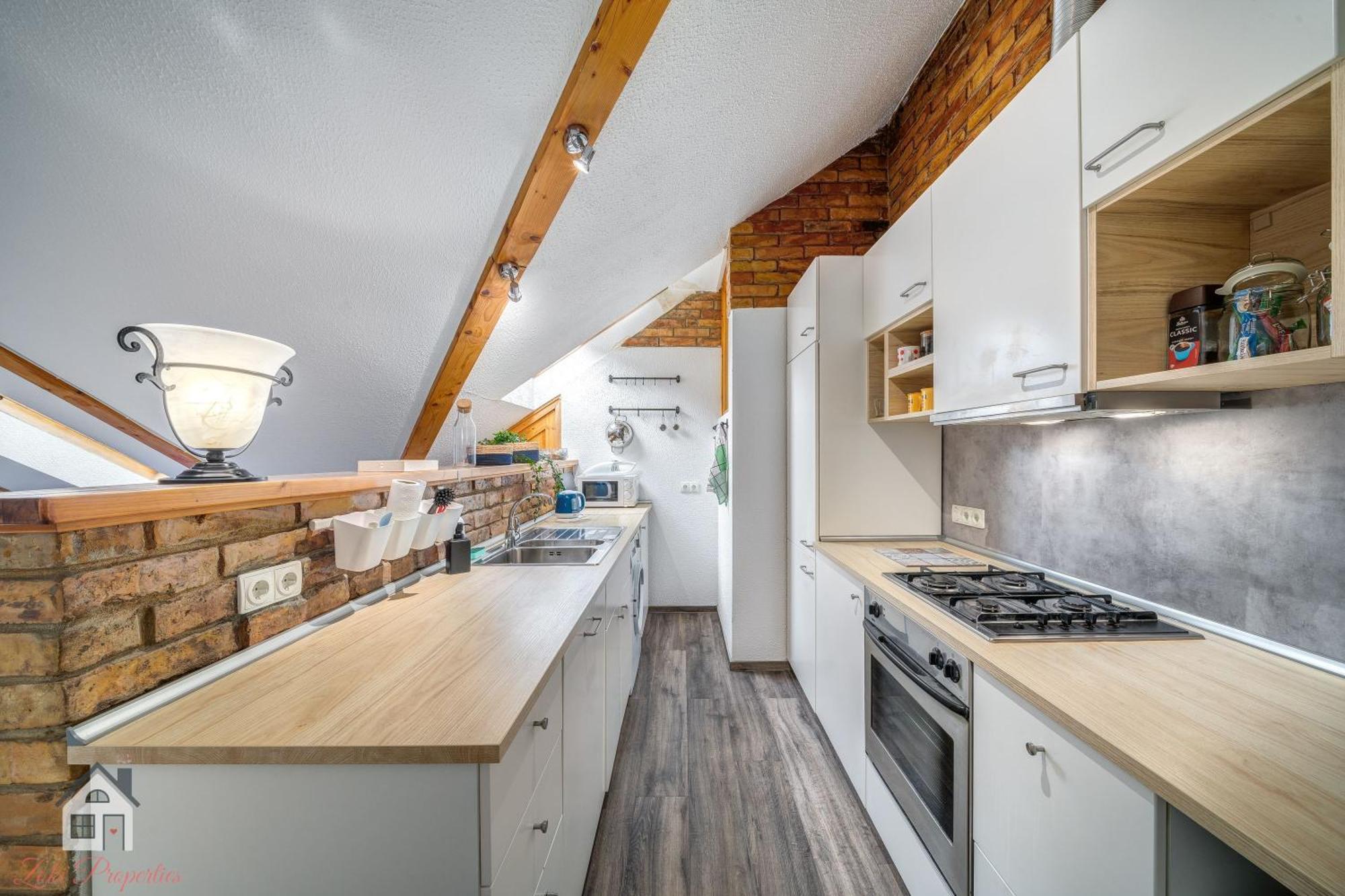 One-Bedroom Cyan