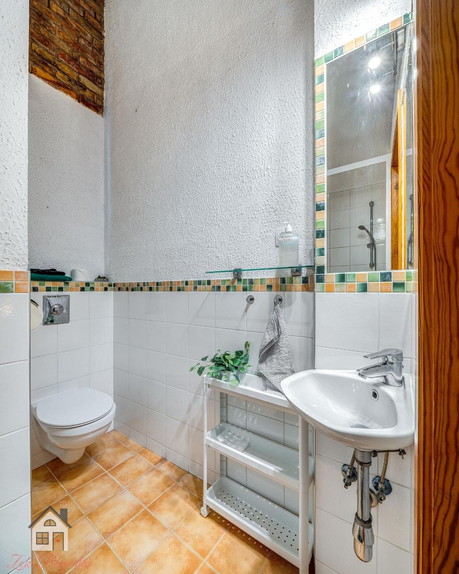 One-Bedroom Emerald