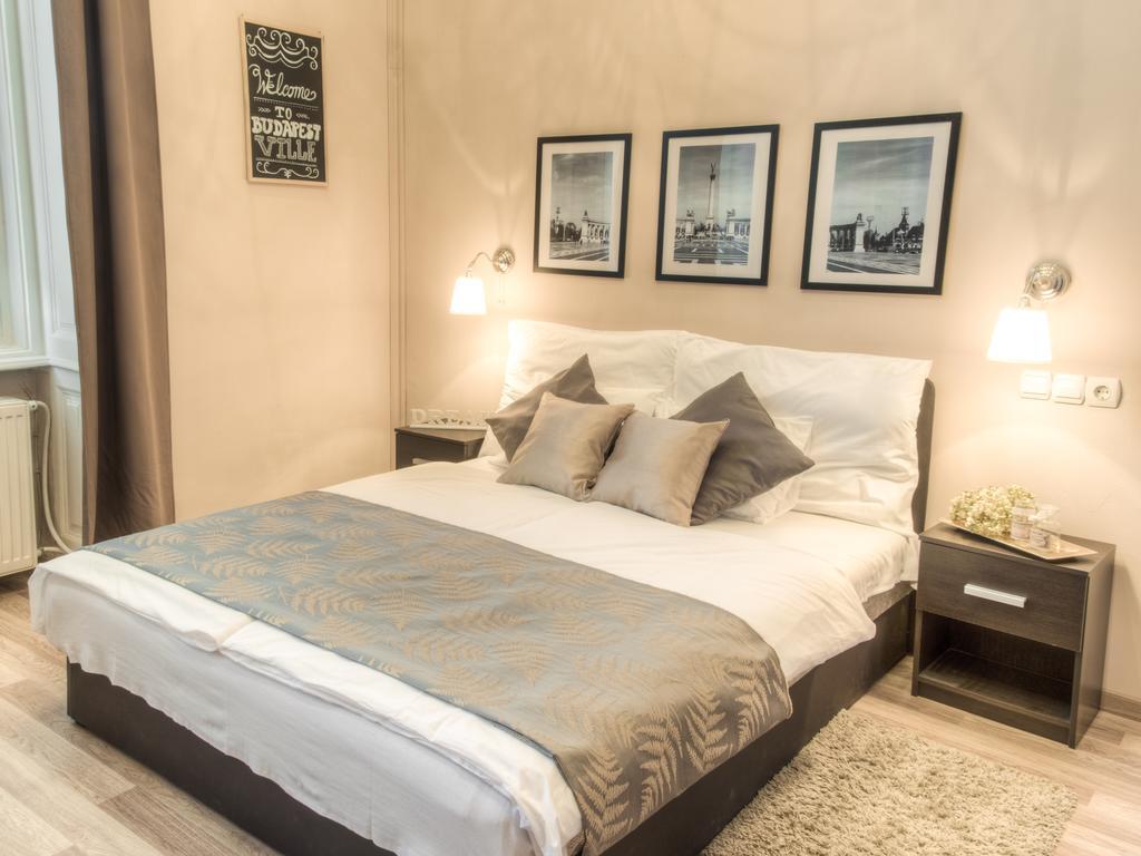 Deluxe Double Room Shower