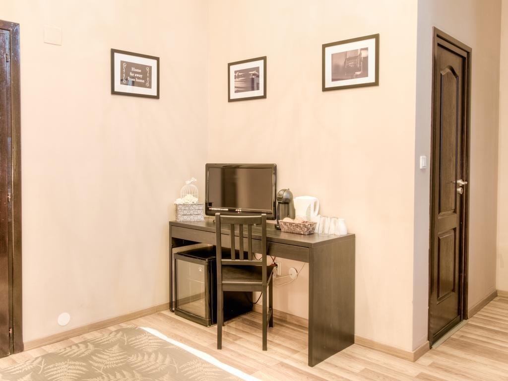 Deluxe Double Room Shower