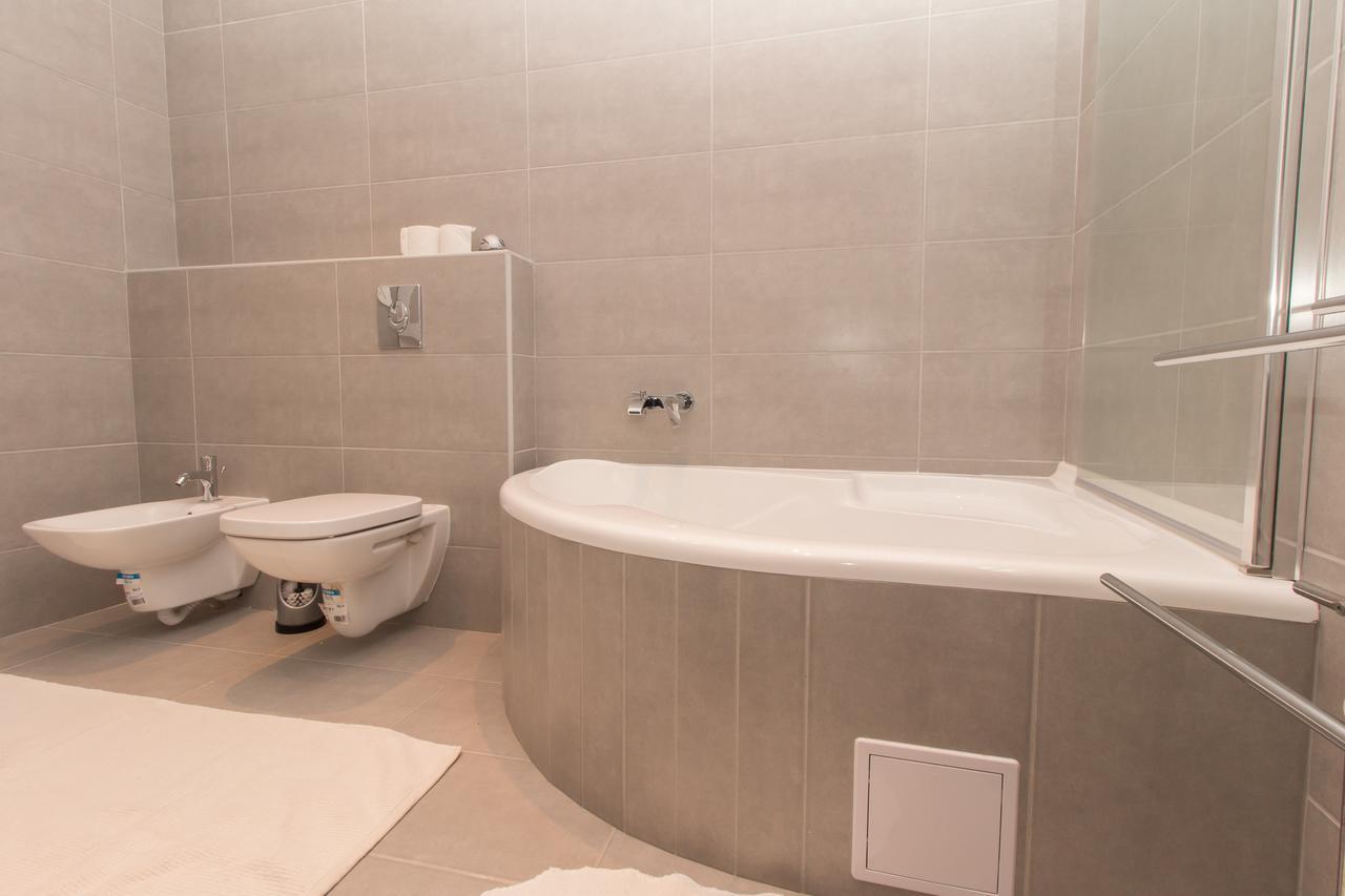 Quarto com Cama de Casal ou 2 de Solteiro e Vista da Cidade