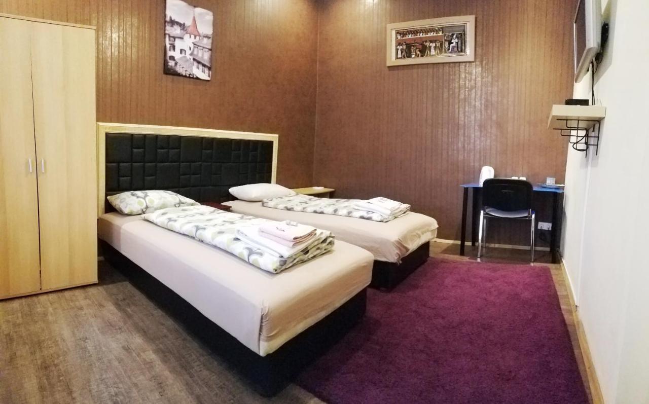 Quarto Twin com Casa de Banho Partilhada