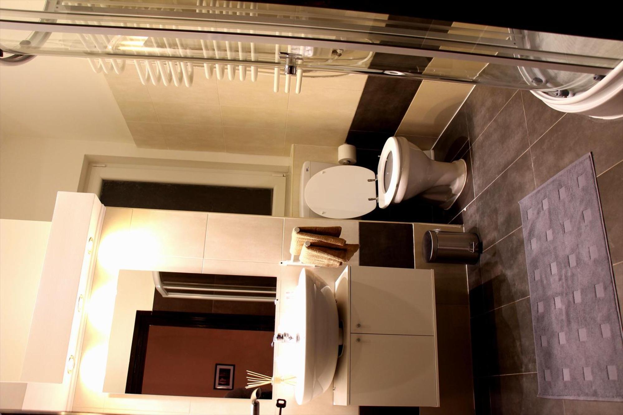 Triple Room Shower