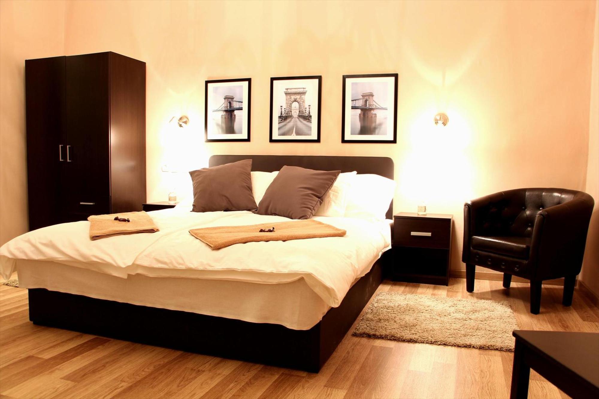 Deluxe Double Room Shower