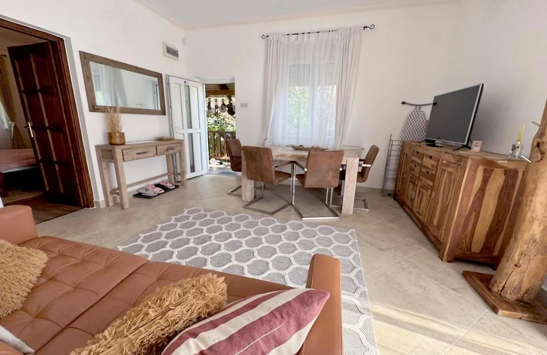 Full 2Bdr Garden House Near To Downtown Metro Free Parking-1