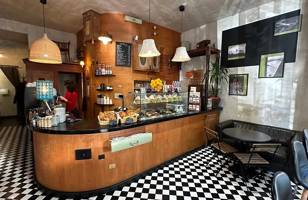 Broadway Guesthouse-1