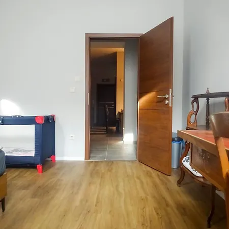 Corvin Point Rooms And Apartments-2