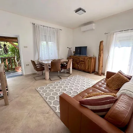Full 2Bdr Garden House Near To Downtown Metro Free Parking-3