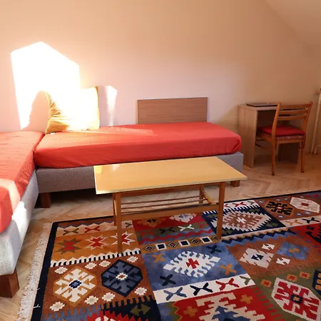 Budavar Bed And Breakfast-2
