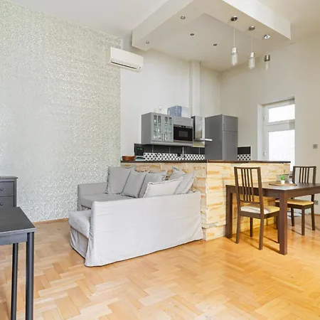 Andrassy Chic Apartment-2