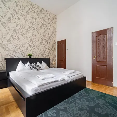 Andrassy Chic Apartment-3