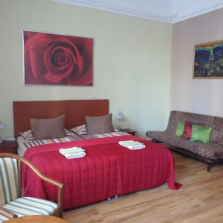 Budapest Guestrooms-2